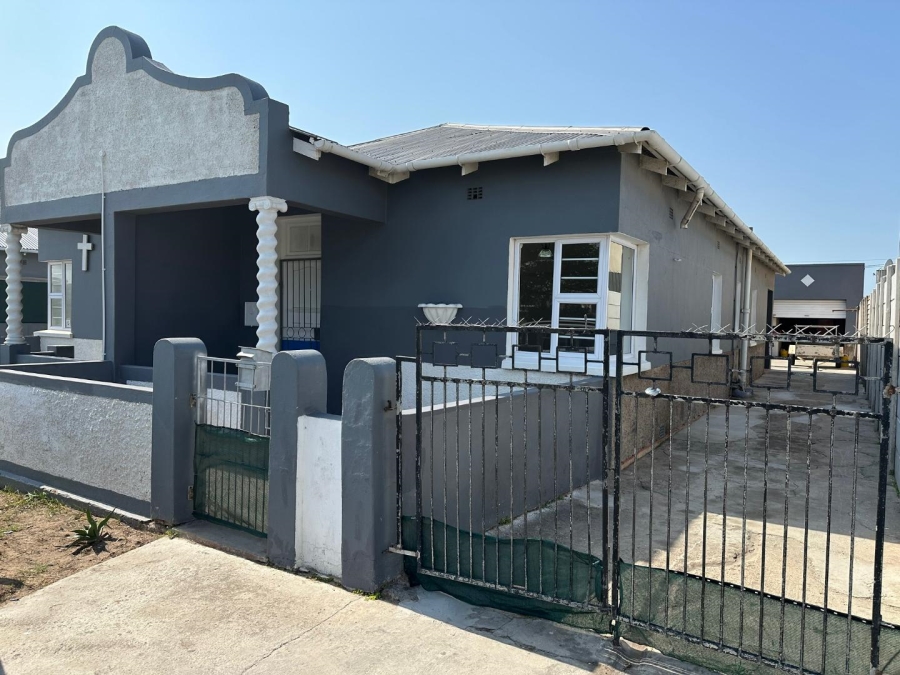 6 Bedroom Property for Sale in Sidwell Eastern Cape